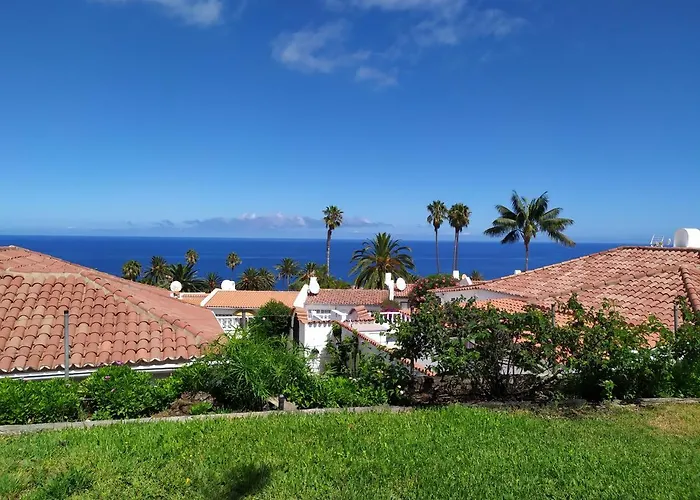 Chalet Adosado Con Terraza Y Azotea